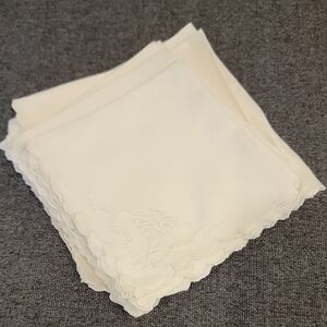 Elegant Vintage Cream Linen 15 Napkins with Embroidered  Detail